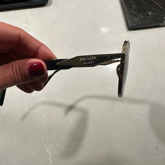 Prada sunglasses, current on Prada website - Picture 4 of 4